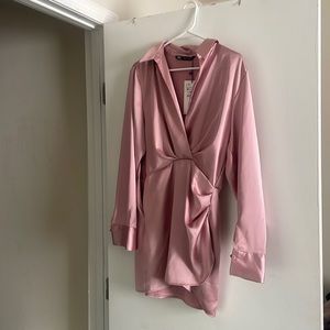 Short satin dress with long sleeves